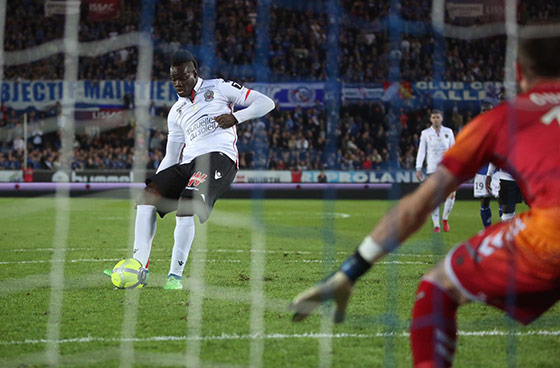 balotelli-pen-strasbourg.jpg