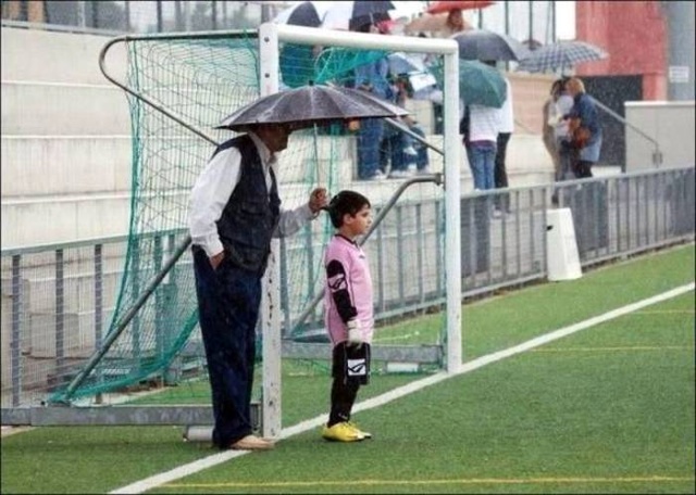 Léquipe de la Martinique coaché par Foued pas préparé aux intemperies , a pensé a tout pour le mauvais temps de la gold cup