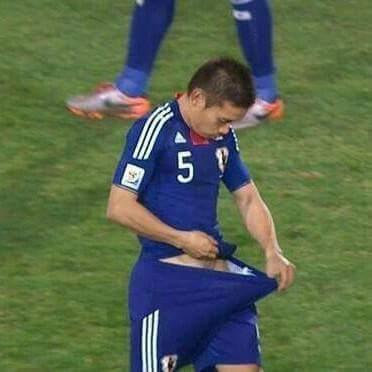 Calou coach du surinam a déclaré quand mes joueurs penseront football avec leur tête plutôt que de penser à leur engin, on pourra développer le football Au pays